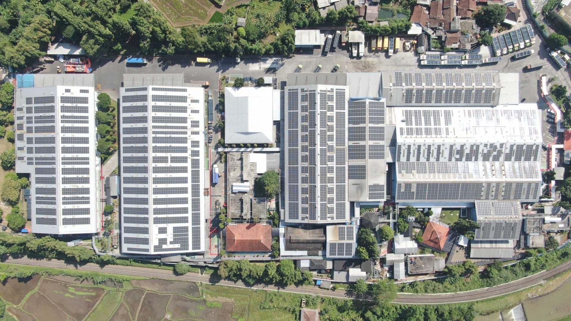 Industrial rooftop solar installation